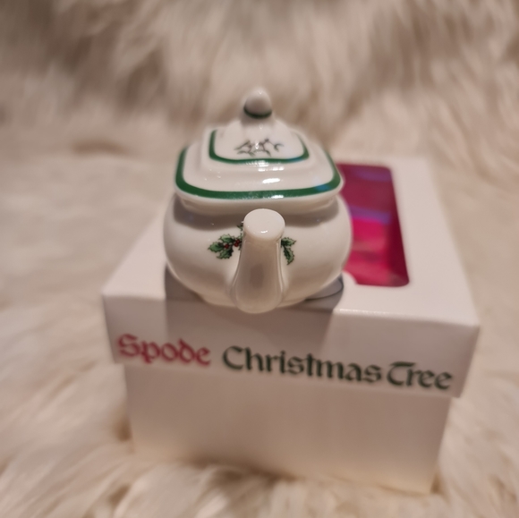 Spode Christmas Tree Teapot - Picture 3 of 8